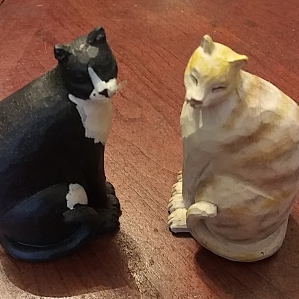 😊HOST PICK 9/27/19 2 cat figurines